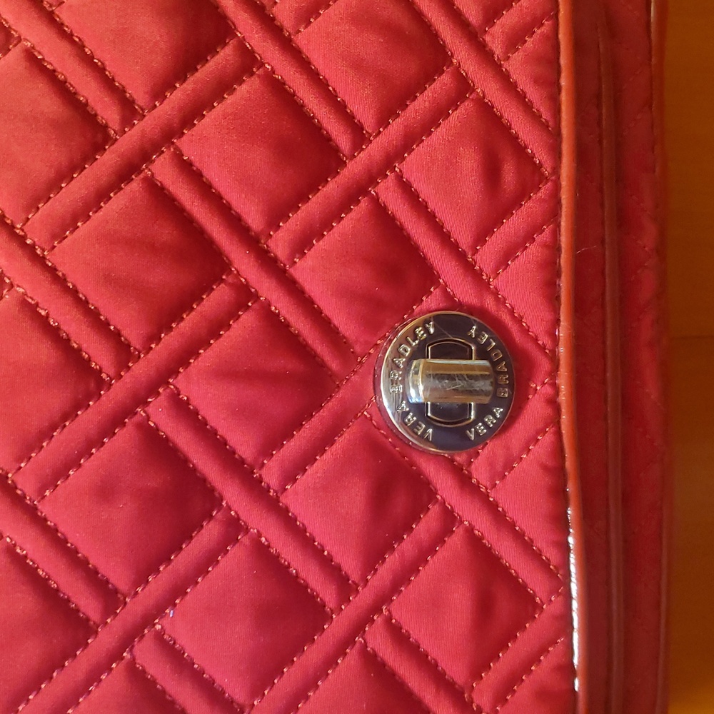 Vera Bradley Quilted Red Crossbody Bag NWNT - Picture 2 of 8